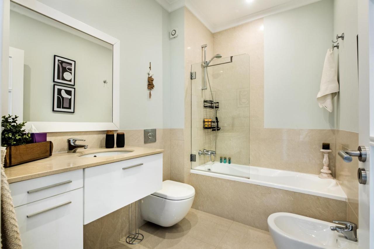Luxury Apartment With Communal Pool And Terrace Quarteira Exteriör bild